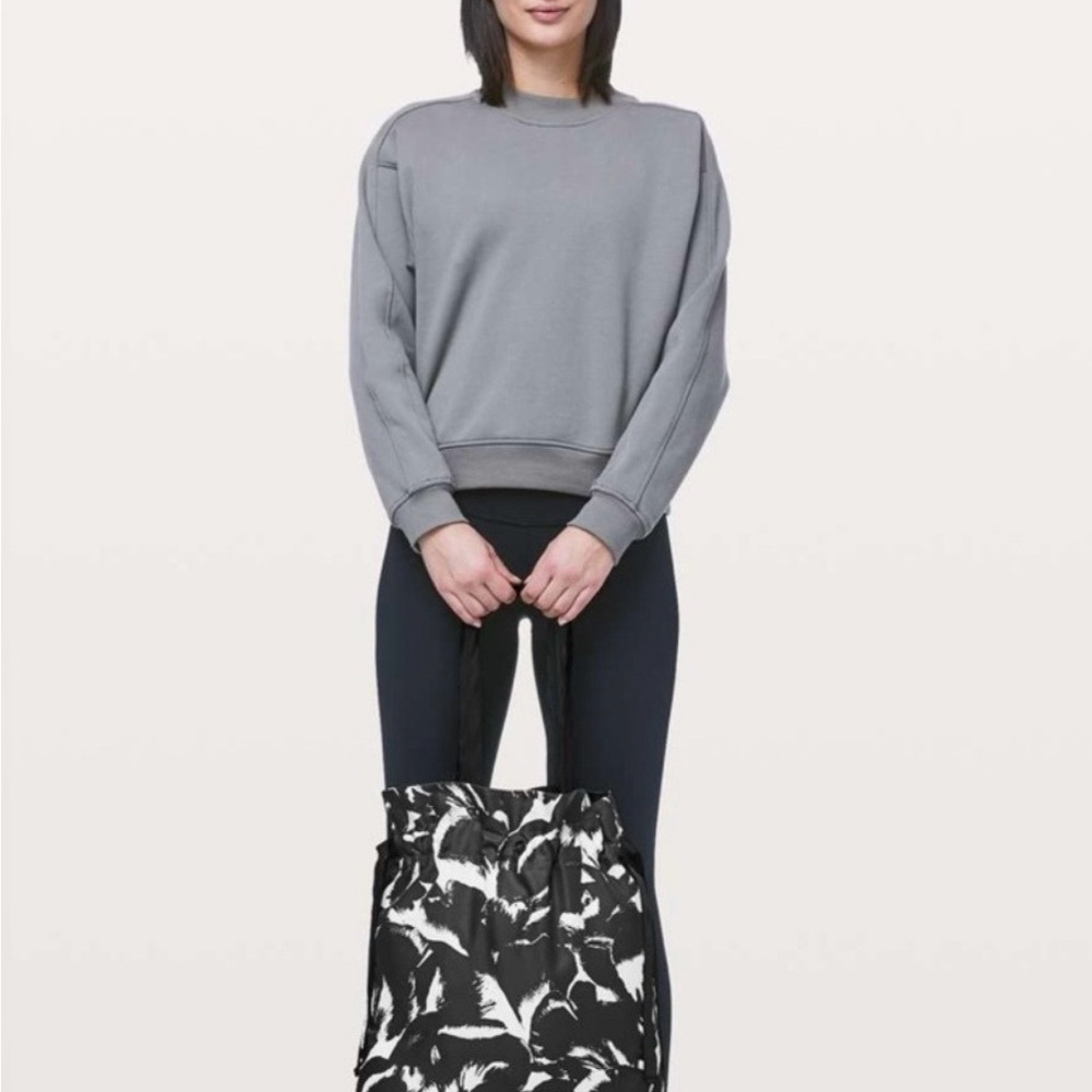 Lululemon gym and everyday bag